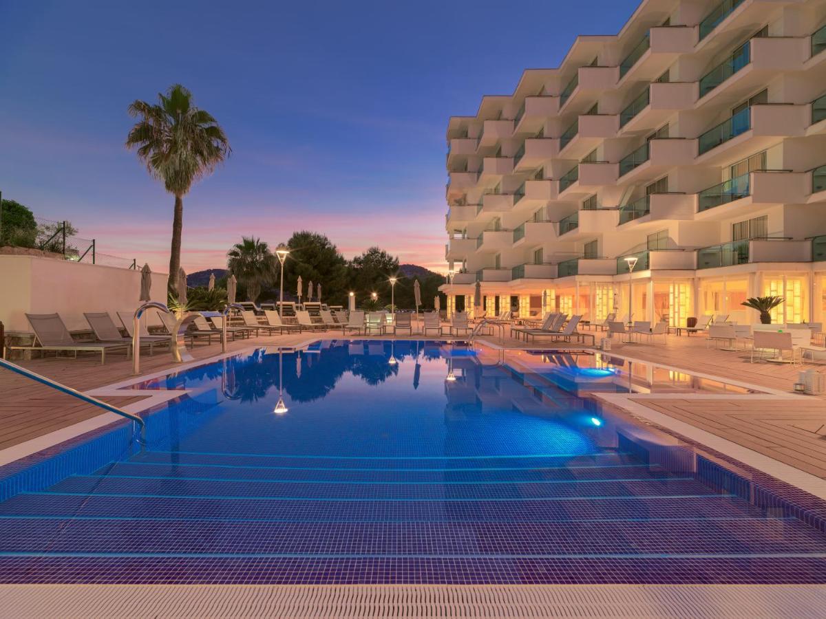 Piscina en o cerca de Boutique Hotel H10 Blue Mar - Adults Only