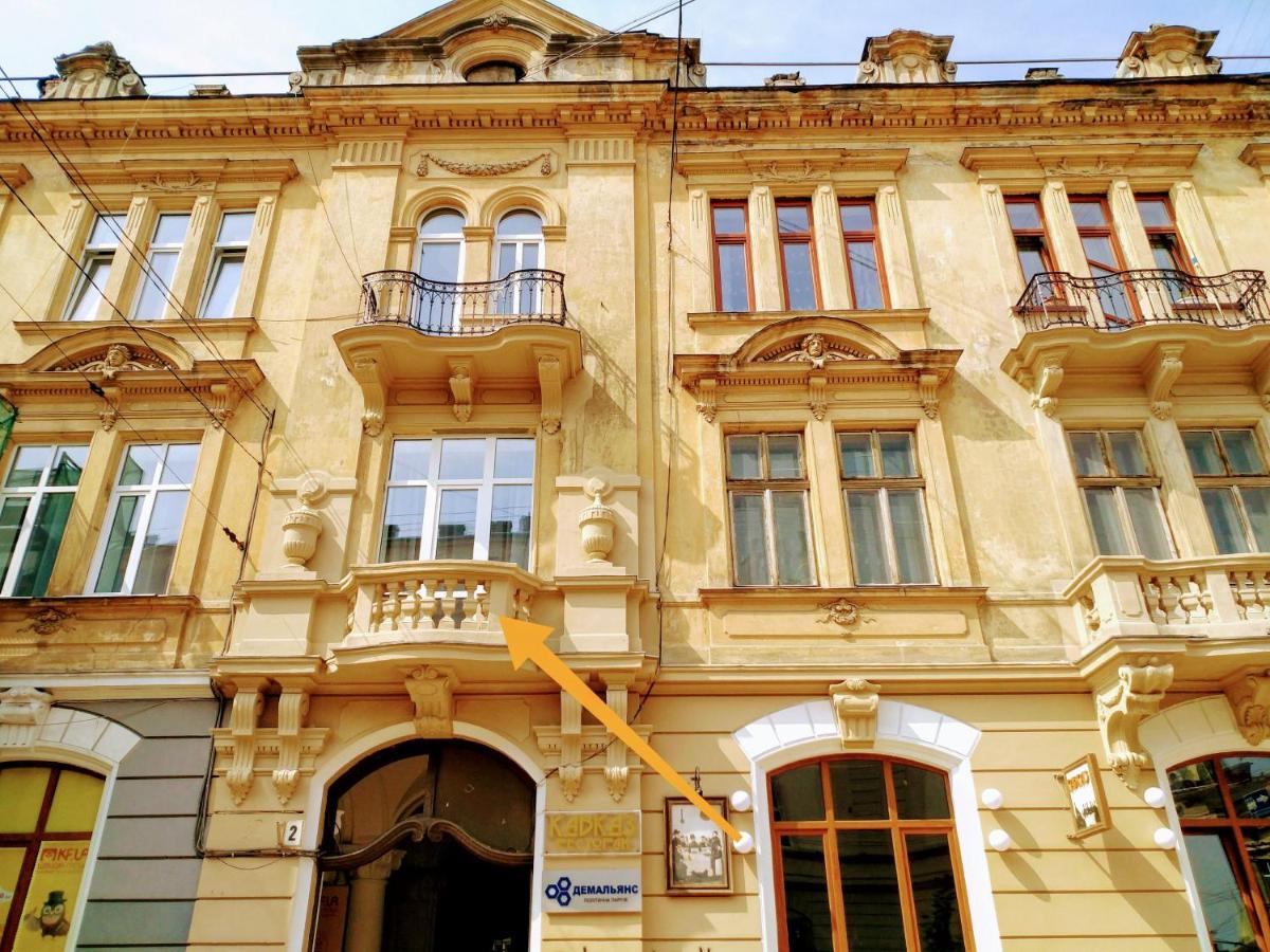 Family apartments in Lviv center with balcony - Housity