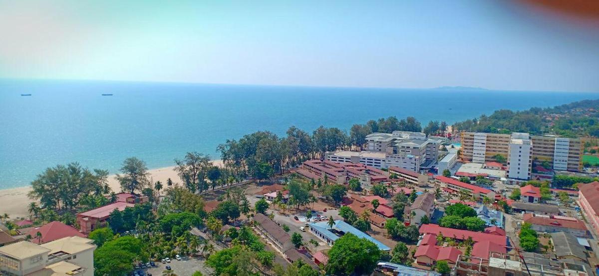 Casa Humaira Pantai Batu Buruk - Housity