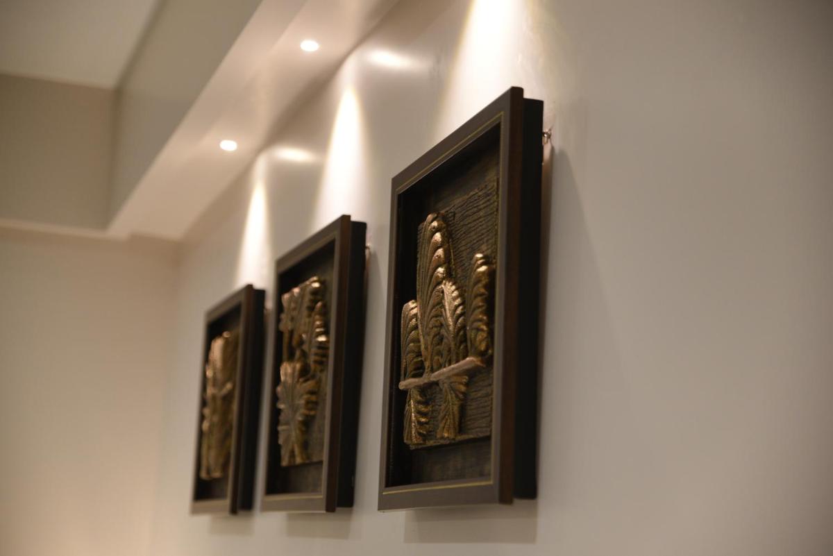 Hotel Hirisa - Housity