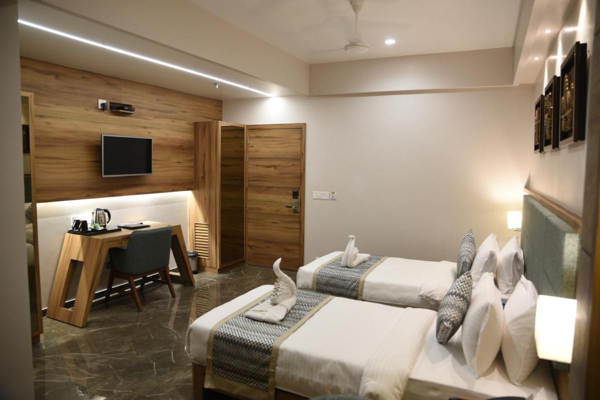 Hotel Hirisa - Housity