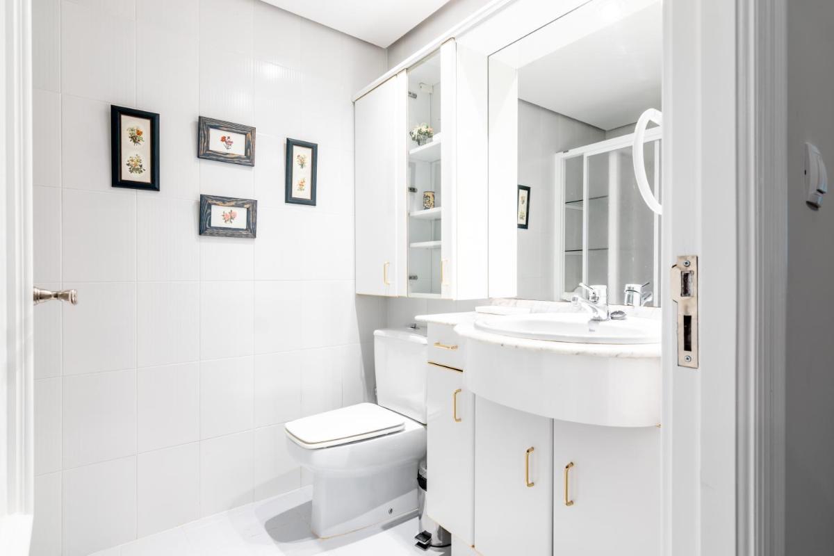 Uribe Kosta Apartment by People Rentals - Housity