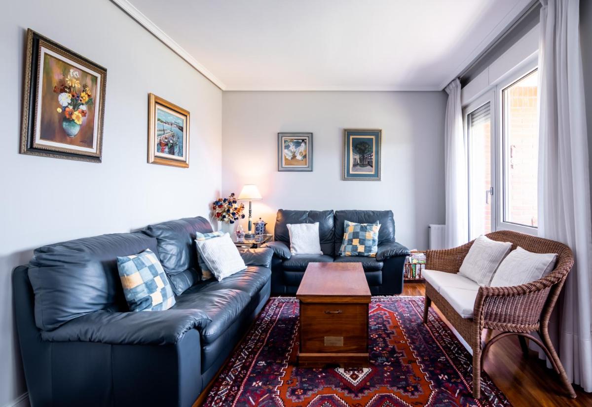 Uribe Kosta Apartment by People Rentals - Housity