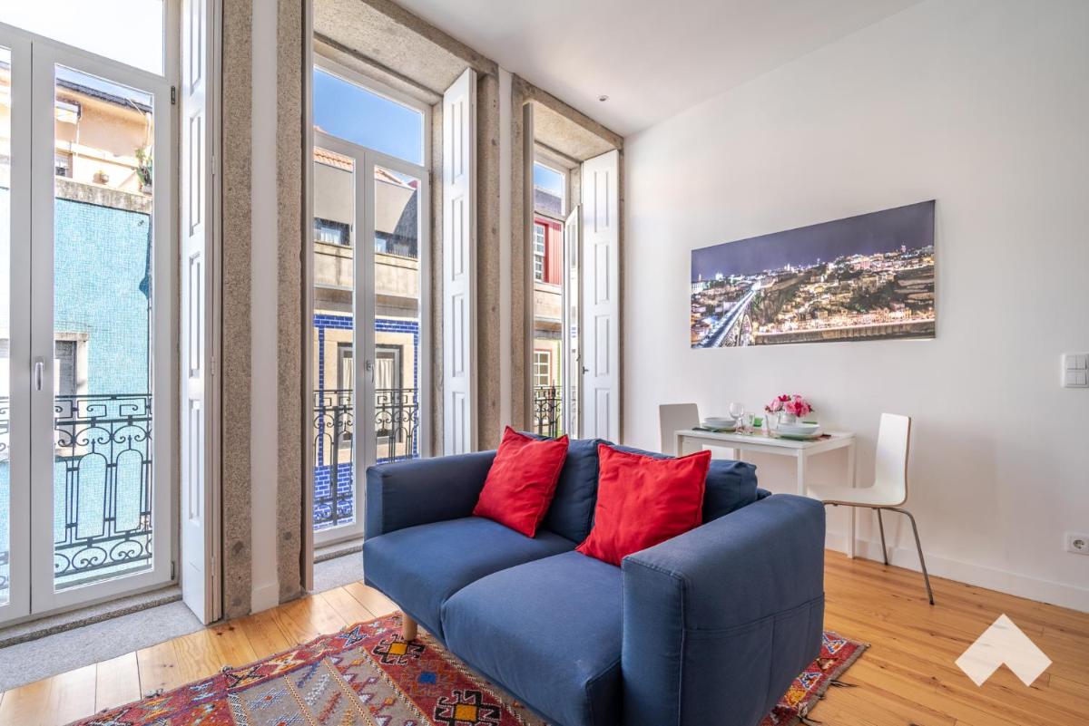 Bright Apartment • Downtown Porto - Housity