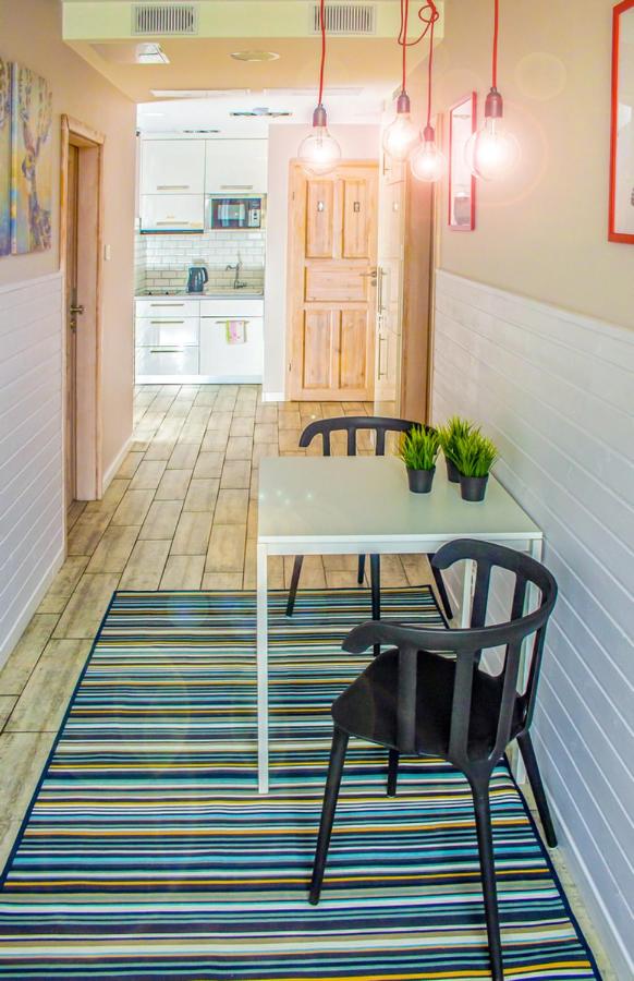 HeroHostel - Housity