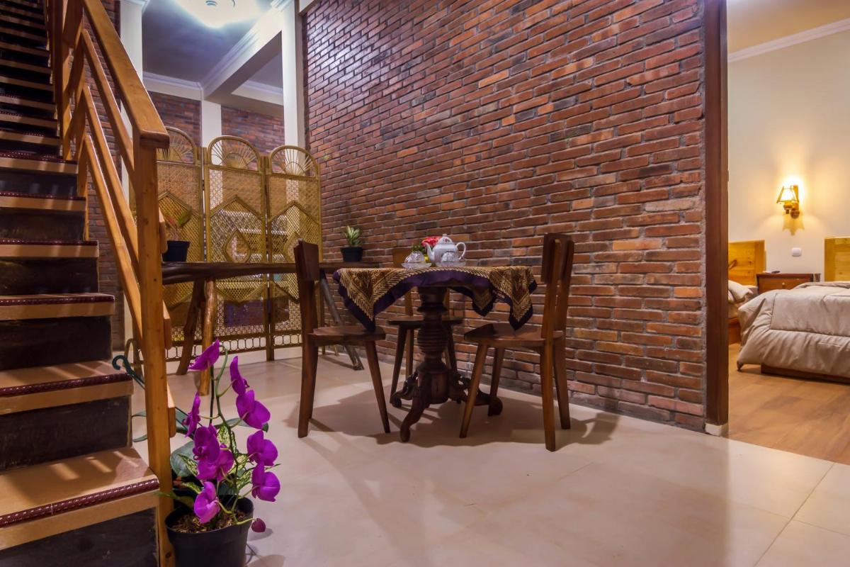 Maher House Borobudur - Housity