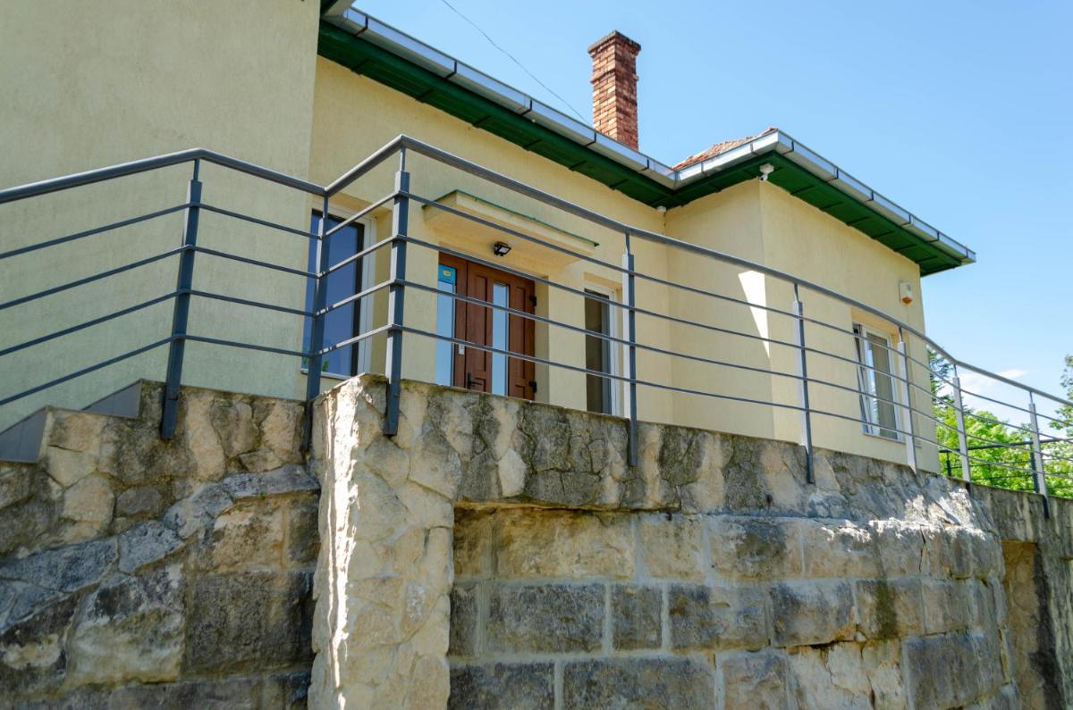 Mansarda mica cu baie proprie - Housity