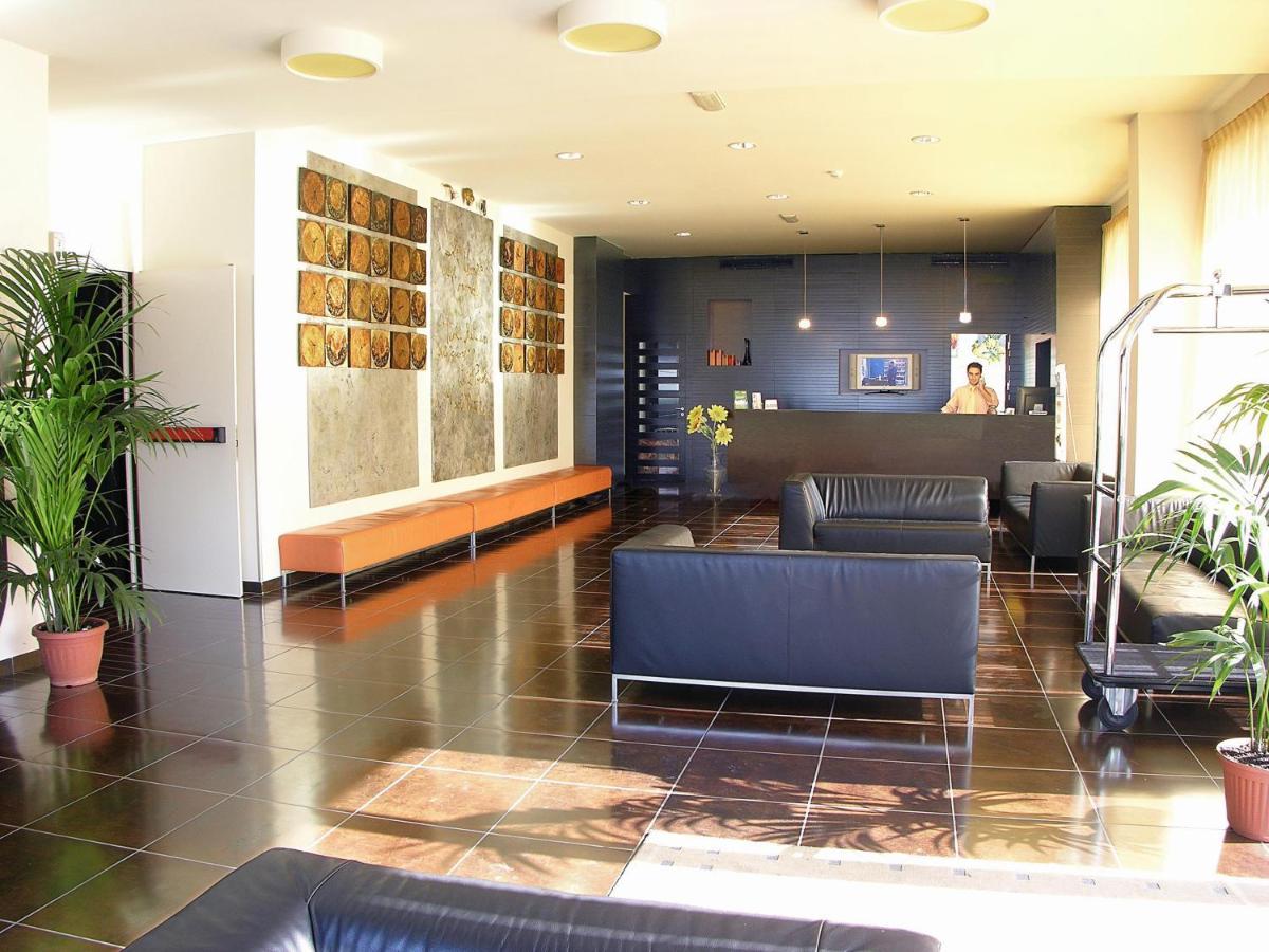 Hotel Admeto - Housity