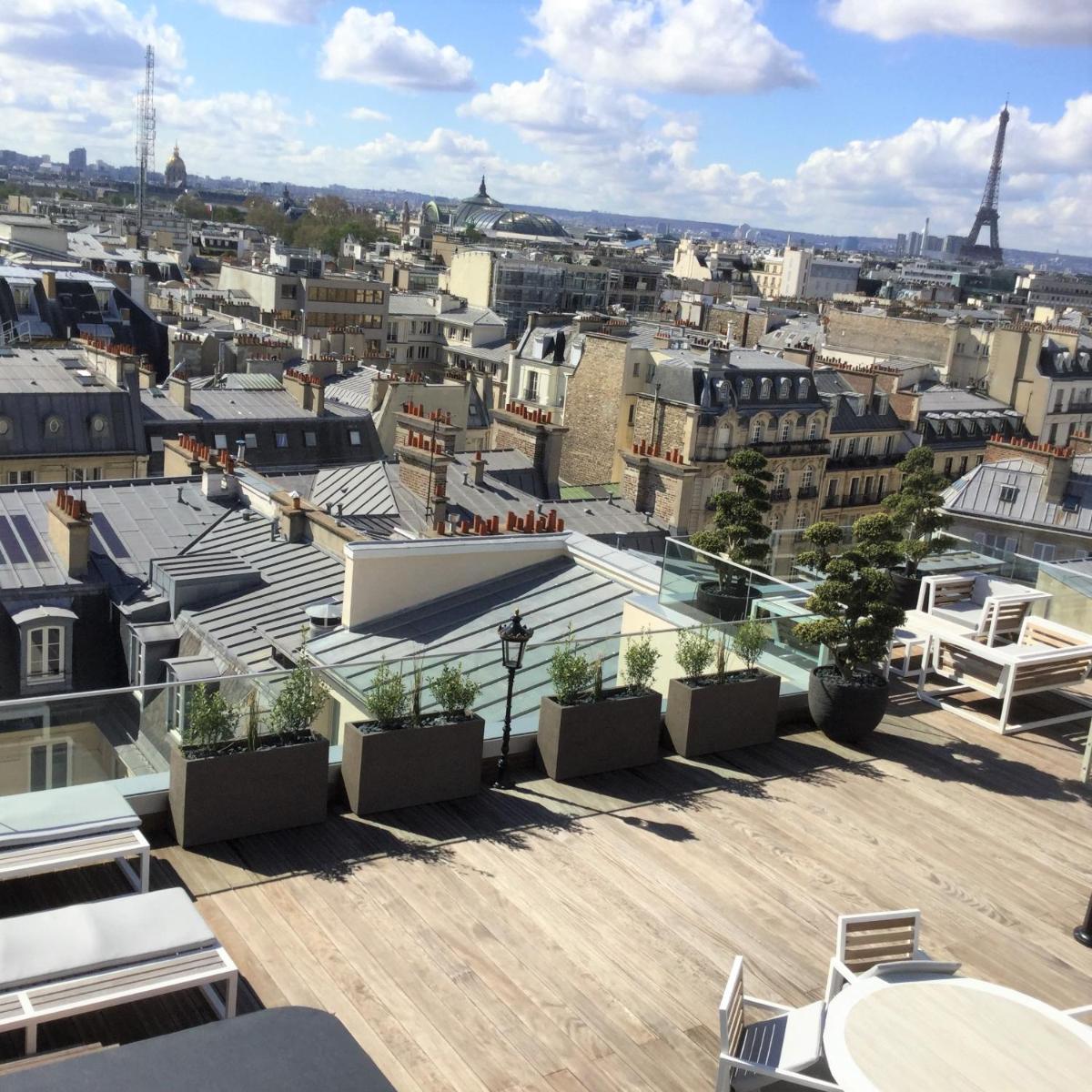 Vue générale sur Paris ou vue de la ville depuis l'hôtel