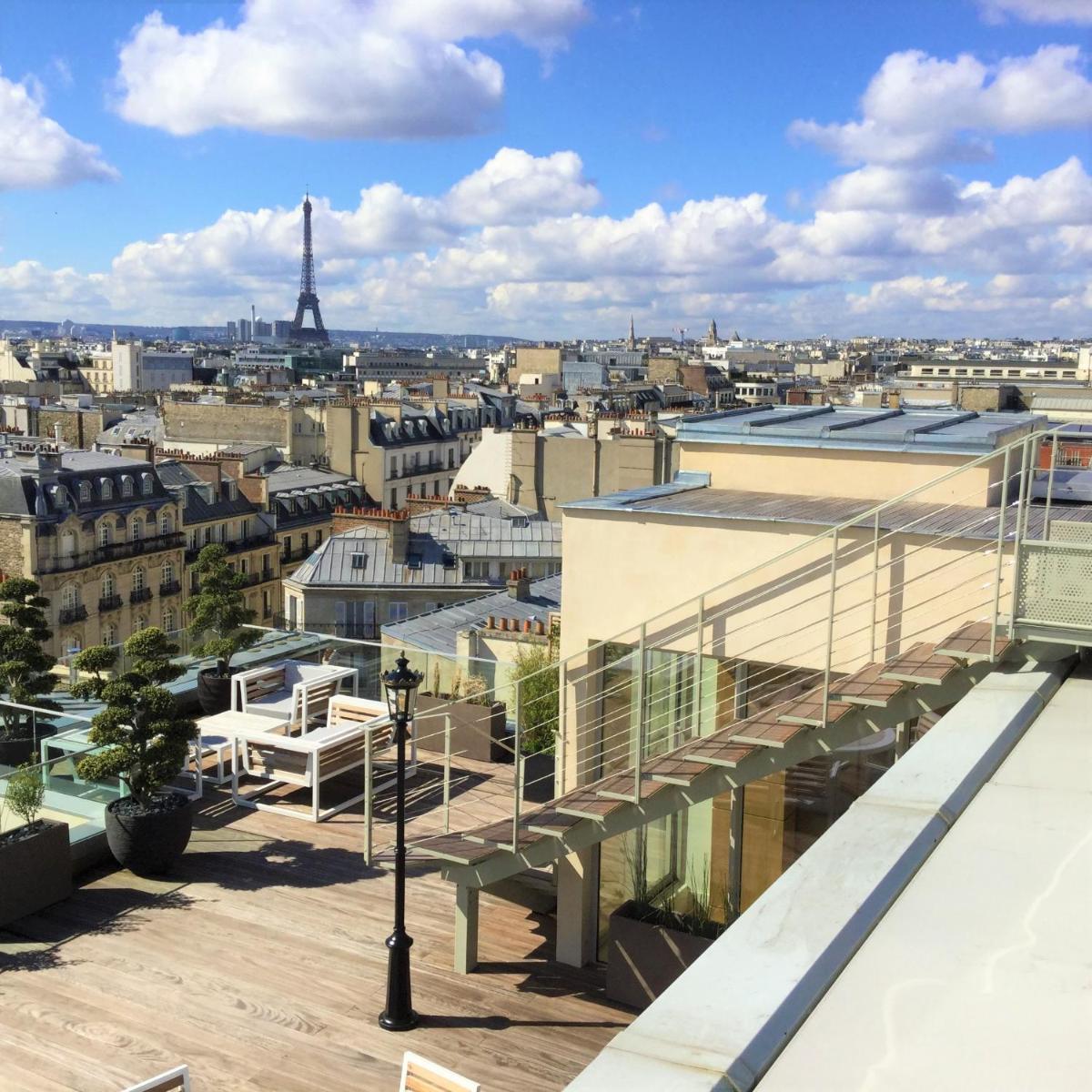 Vue générale sur Paris ou vue de la ville depuis l'hôtel