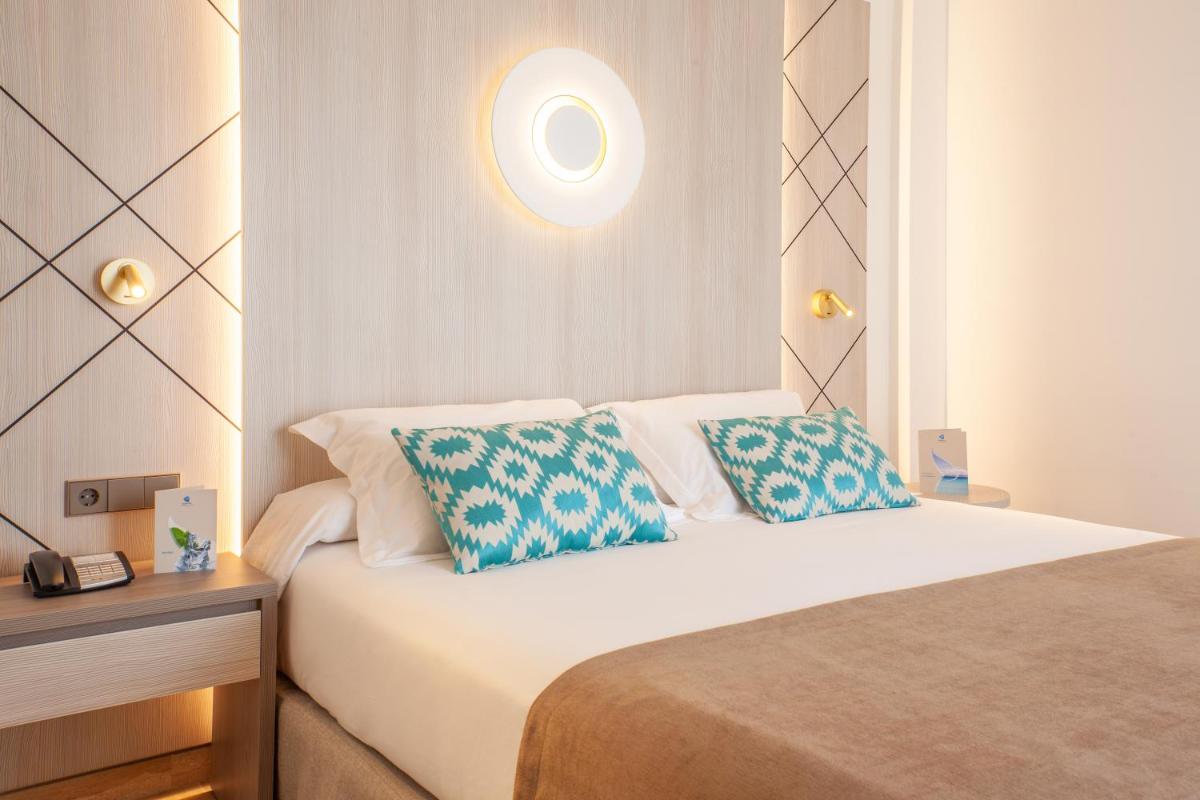 Cama o camas de una habitación en Grupotel Los Príncipes & Spa
