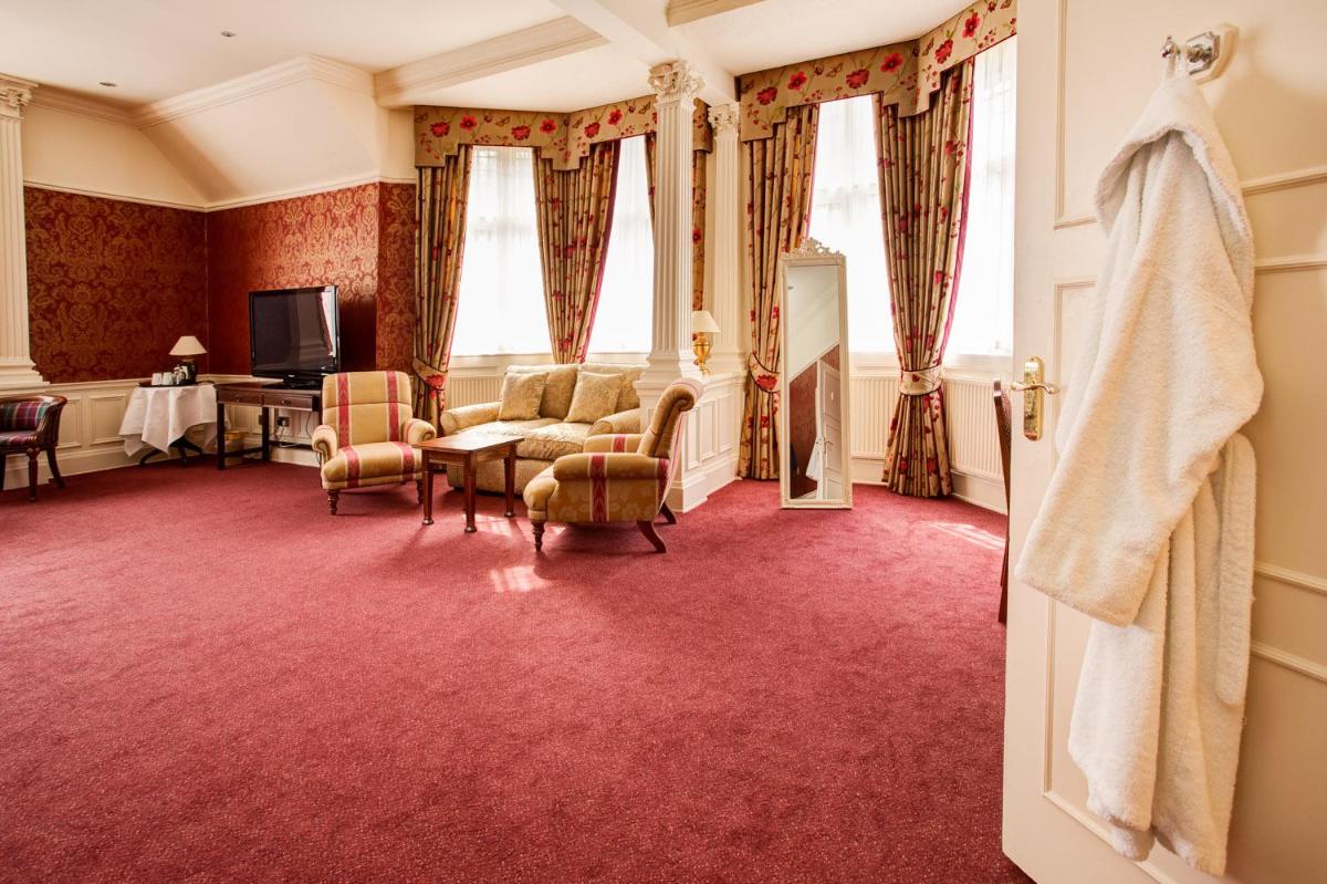 Best Western PLUS Grim's Dyke Hotel - Housity