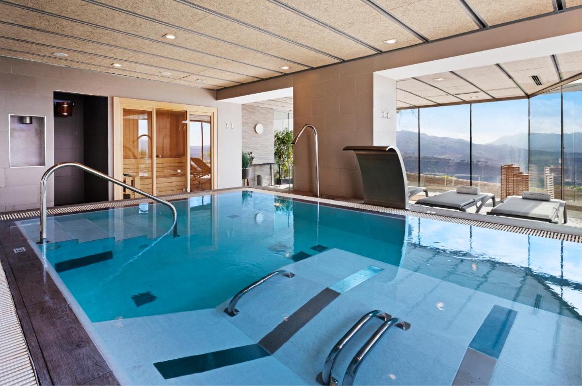 Piscina en o cerca de Catalonia Reina Victoria