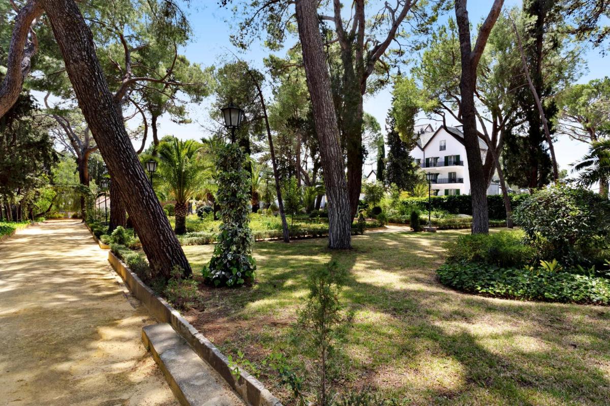 Jardín al aire libre en Catalonia Reina Victoria