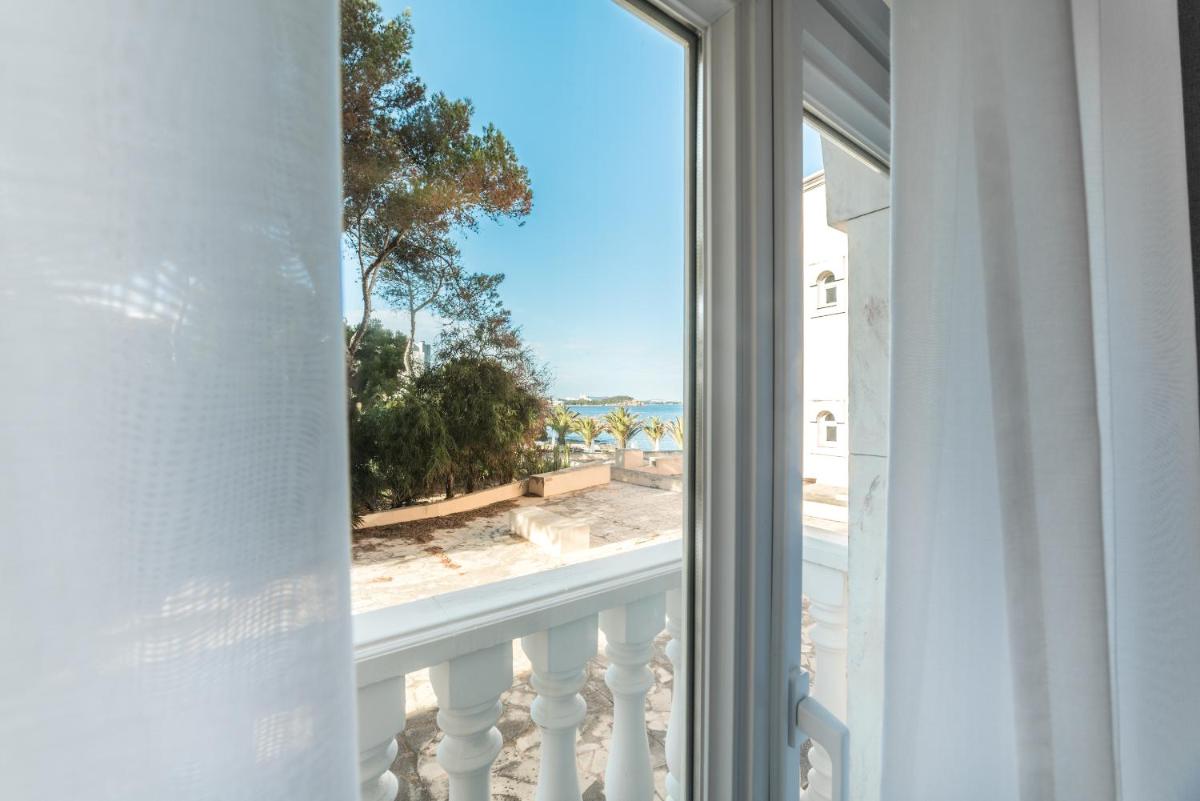 Un balcón o terraza de Grand Hotel Palladium Santa Eulalia del Río