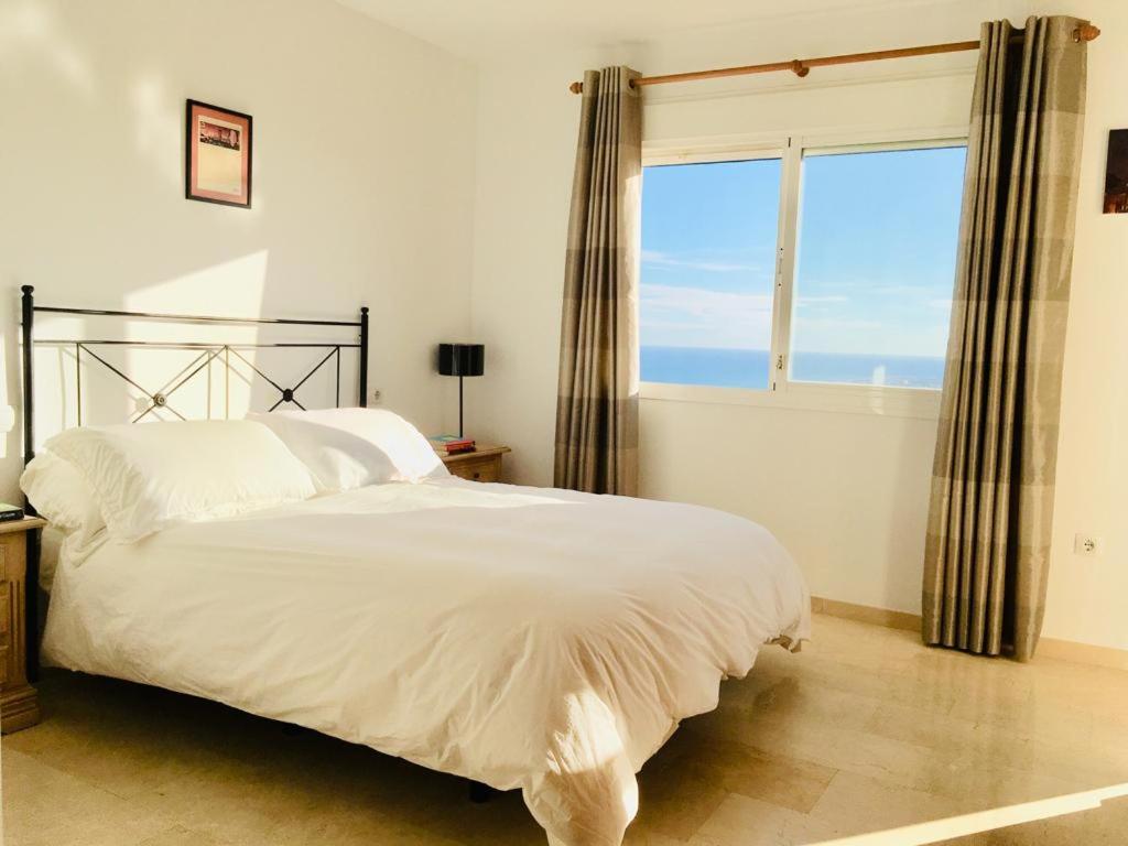 Villa near Mijas with stunning sea views - Housity