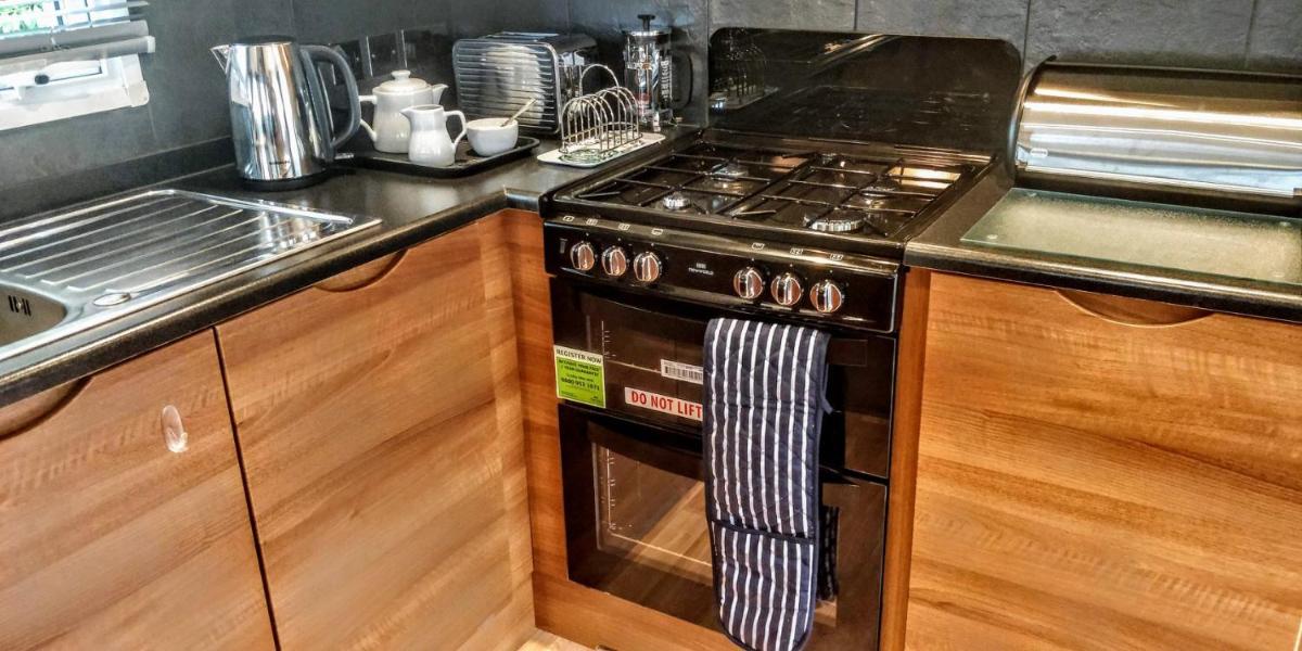 Cornwall Caravan - Housity