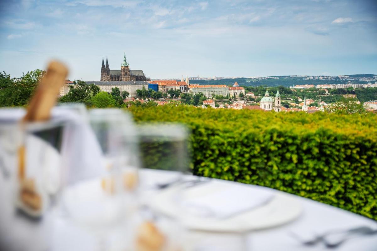 Nebozizek Hotel a Restaurant - Housity