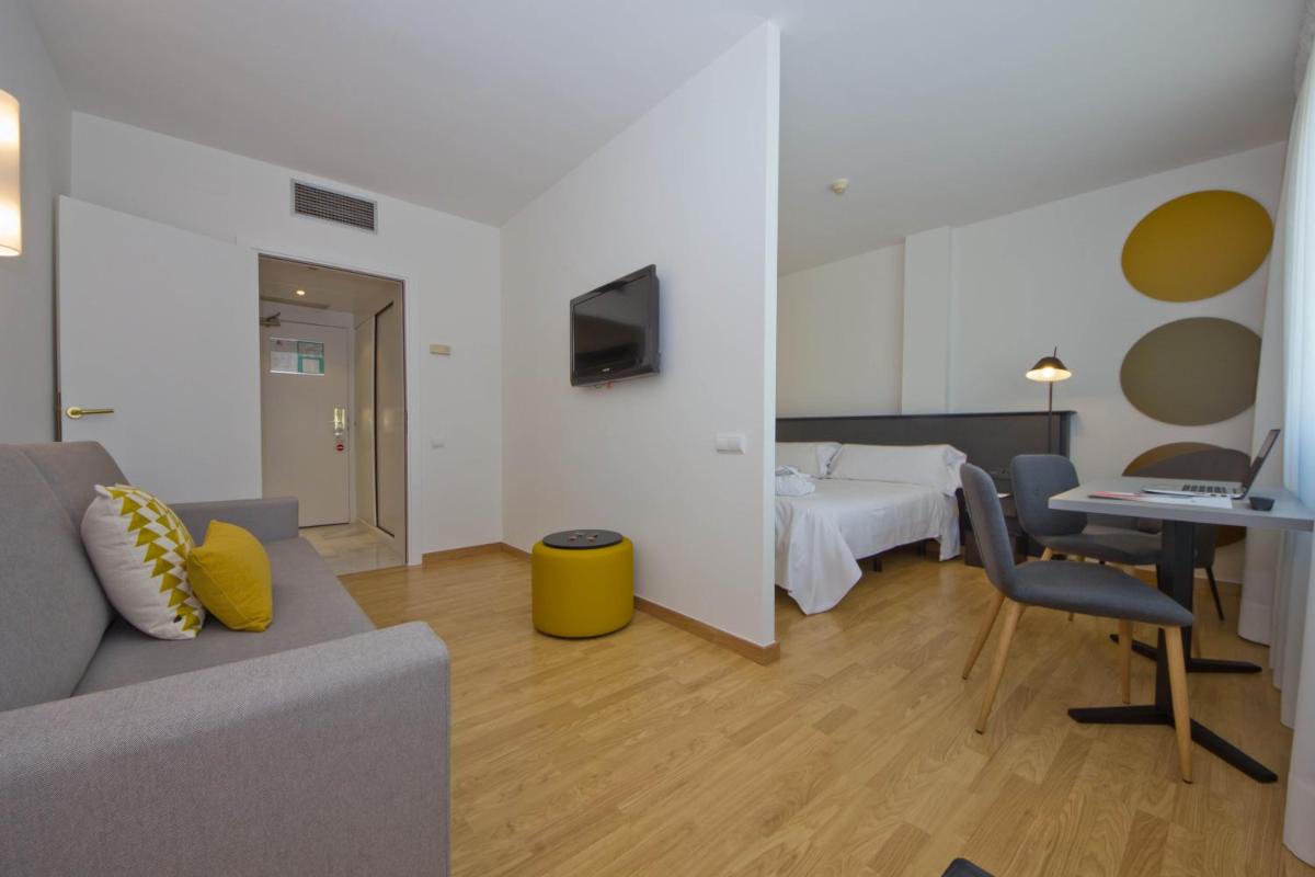 Aparthotel Atenea Valles - Housity
