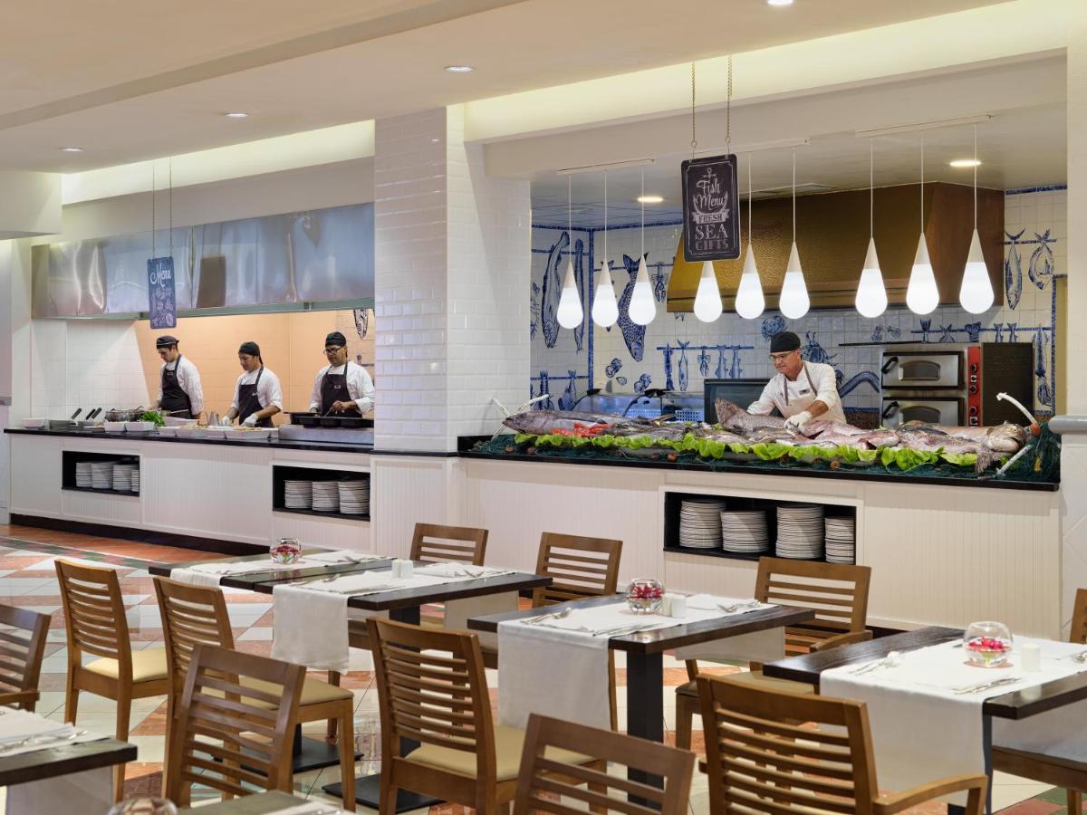 Un restaurante o sitio para comer en H10 Tindaya