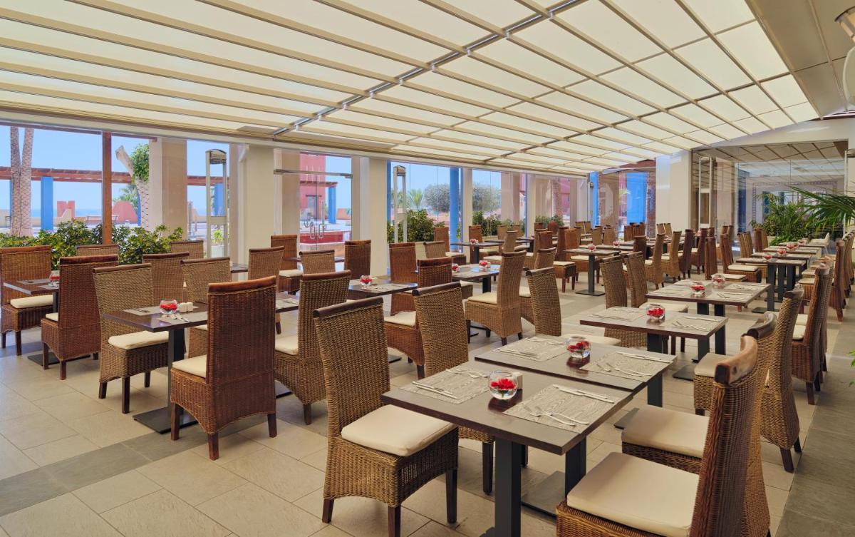Un restaurante o sitio para comer en H10 Tindaya