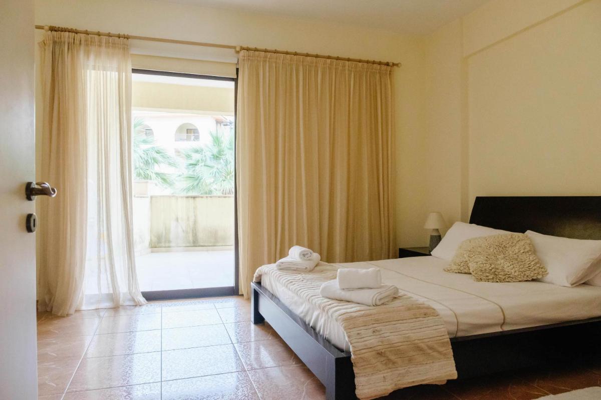 Suitetrails - Queens Gardens 2 Bedroom Townhouse in Paphos