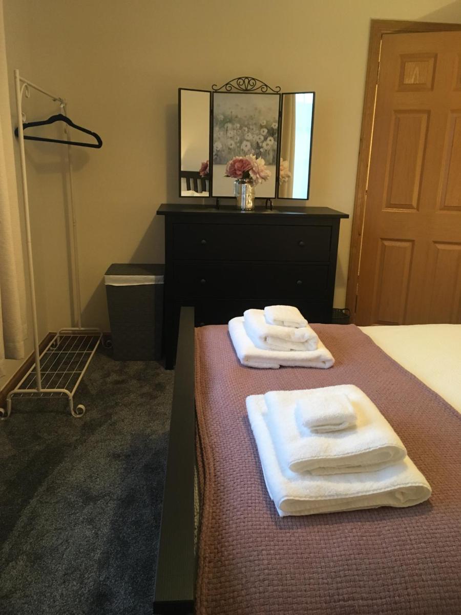Kennedy Terrace; Modern 2 bedroom house, central - Housity