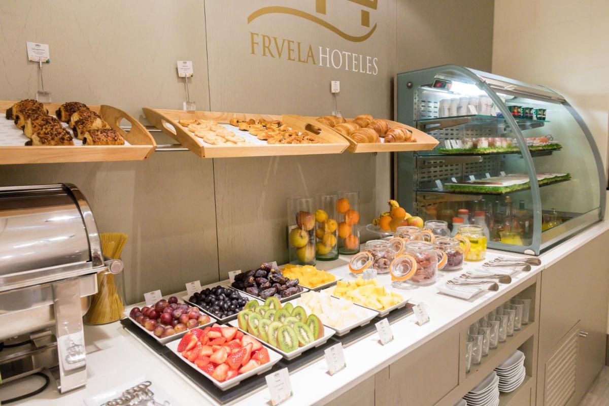 Comida en o cerca de este hotel