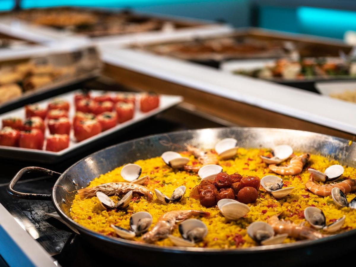 Comida en o cerca de este hotel