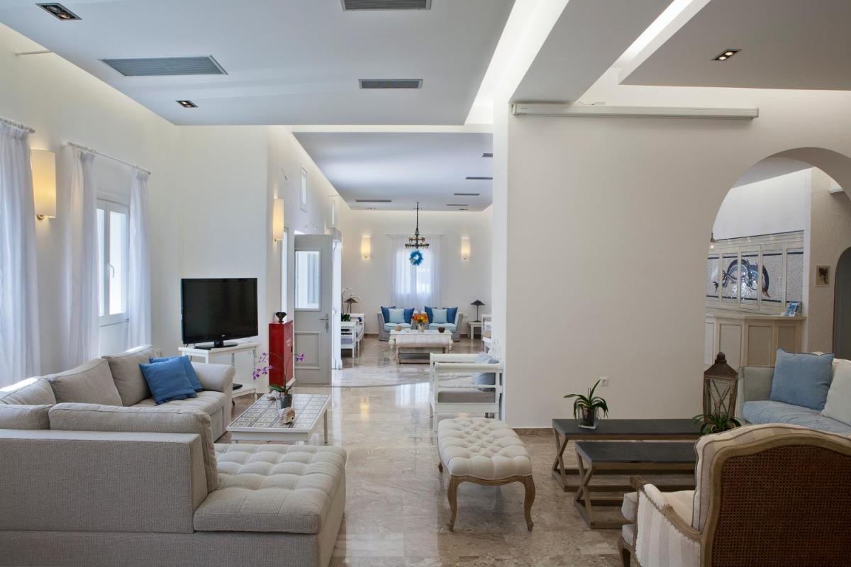 Kamari Hotel - Housity