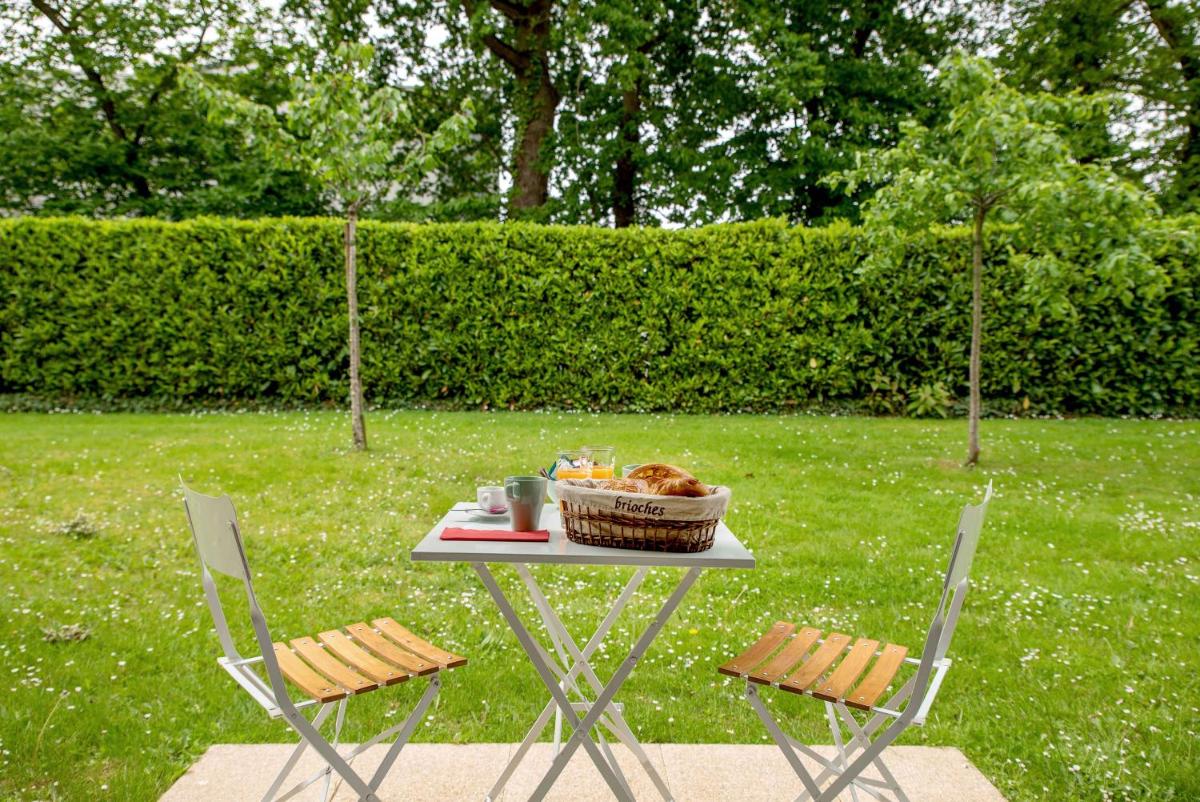 Chic Appartement avec Terrasse, Parking Privatif - Housity