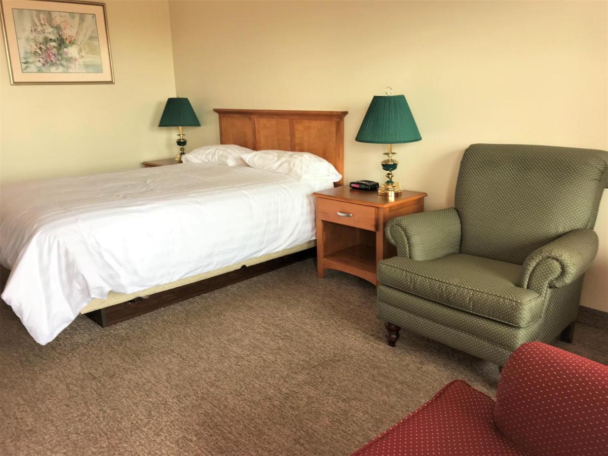 Hopewell Rocks Motel & Country Inn - Housity