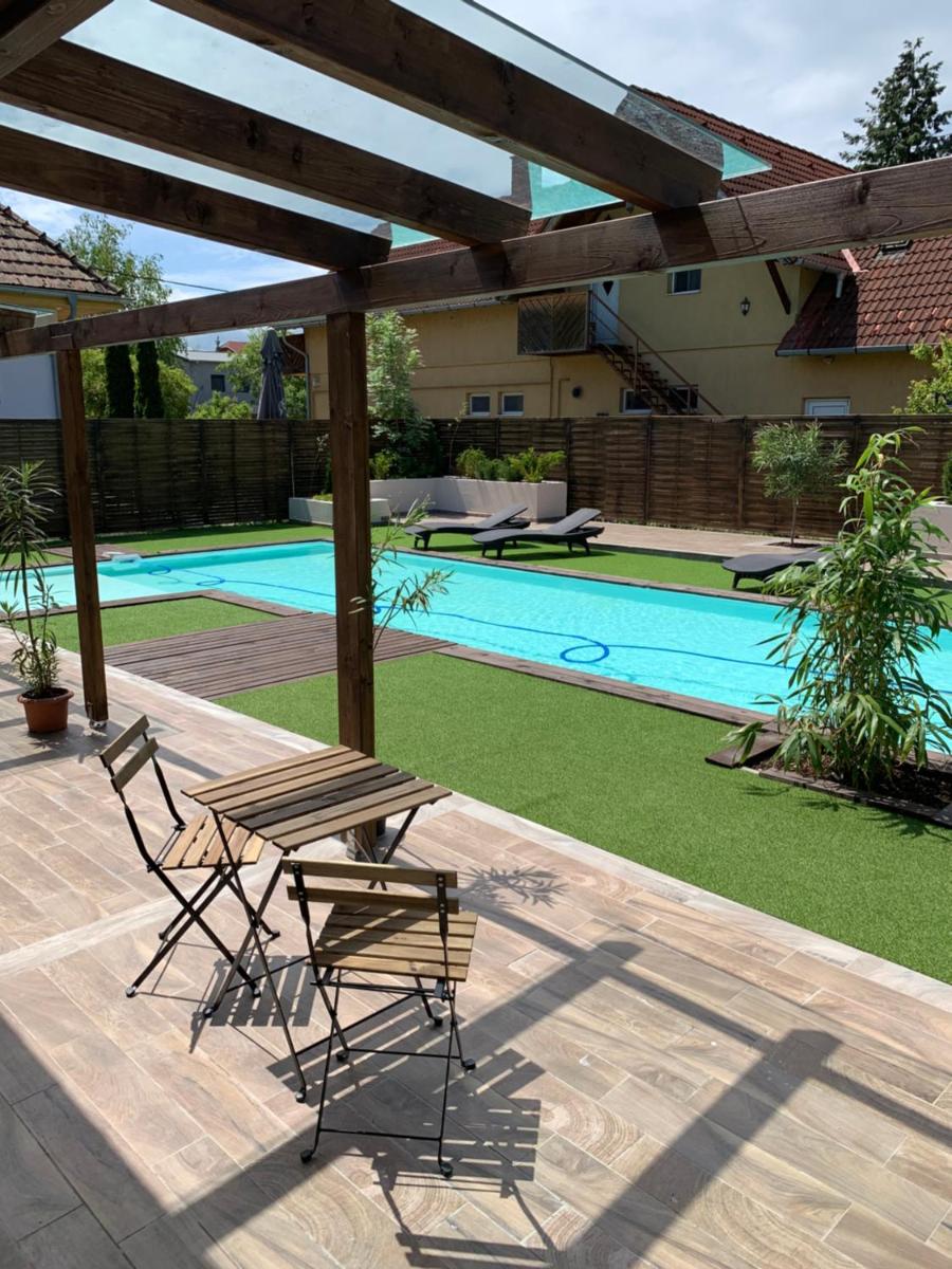 Silver Garden - Housity