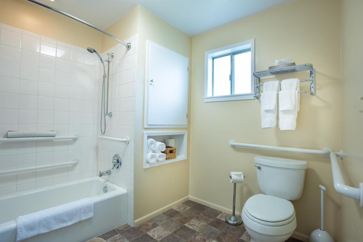 Redwood Suites - Housity