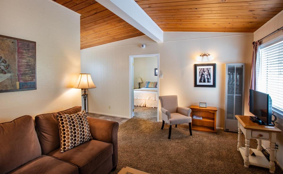 Redwood Suites - Housity