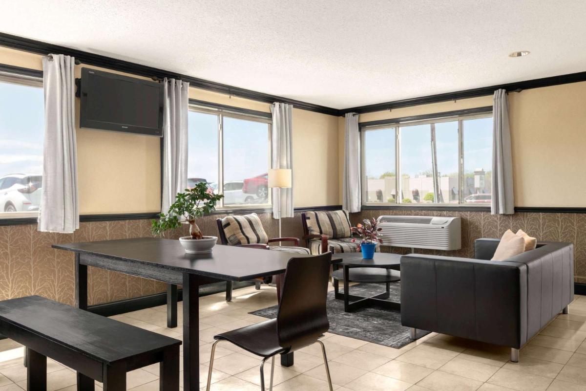 Super 8 by Wyndham Hanover - Housity