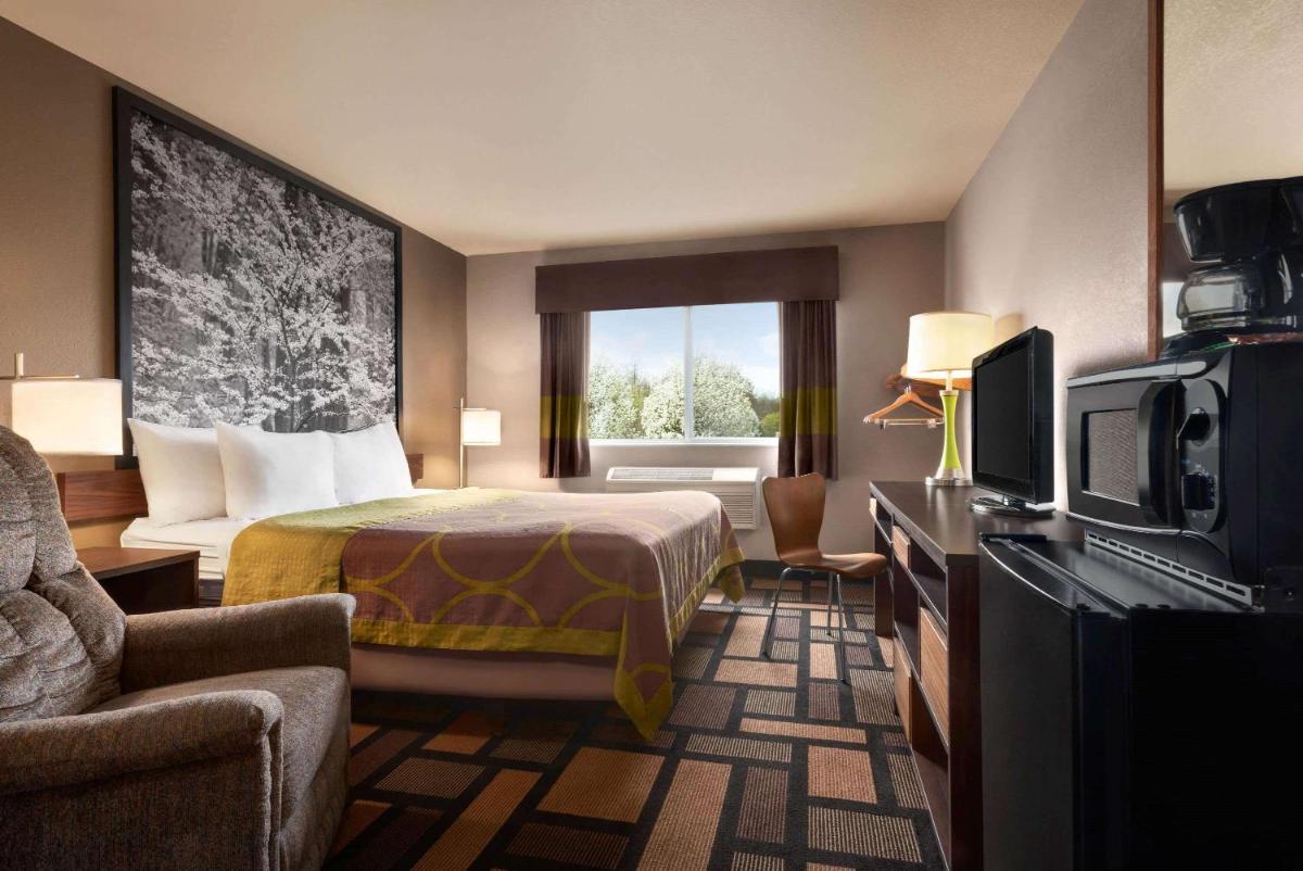 Super 8 by Wyndham Akron S/Green/Uniontown OH - Housity