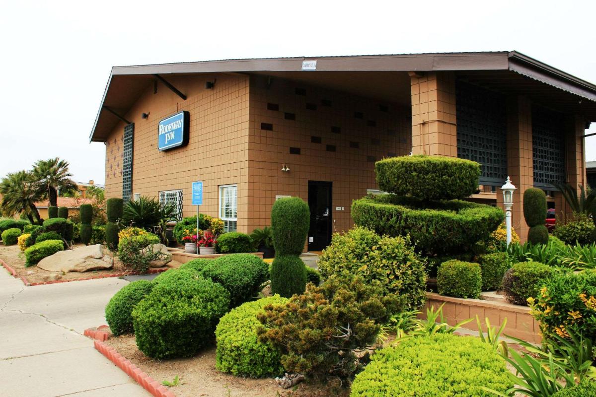 Rodeway Inn Near University-Gateway to Yosemite - Housity