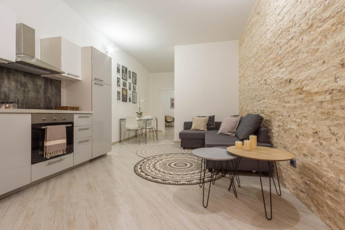 Via San Giacomo 10 - Housity