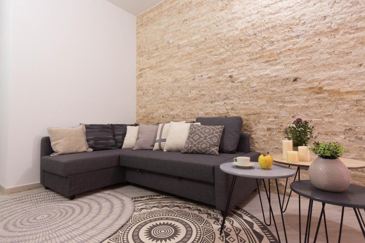 Via San Giacomo 10 - Housity