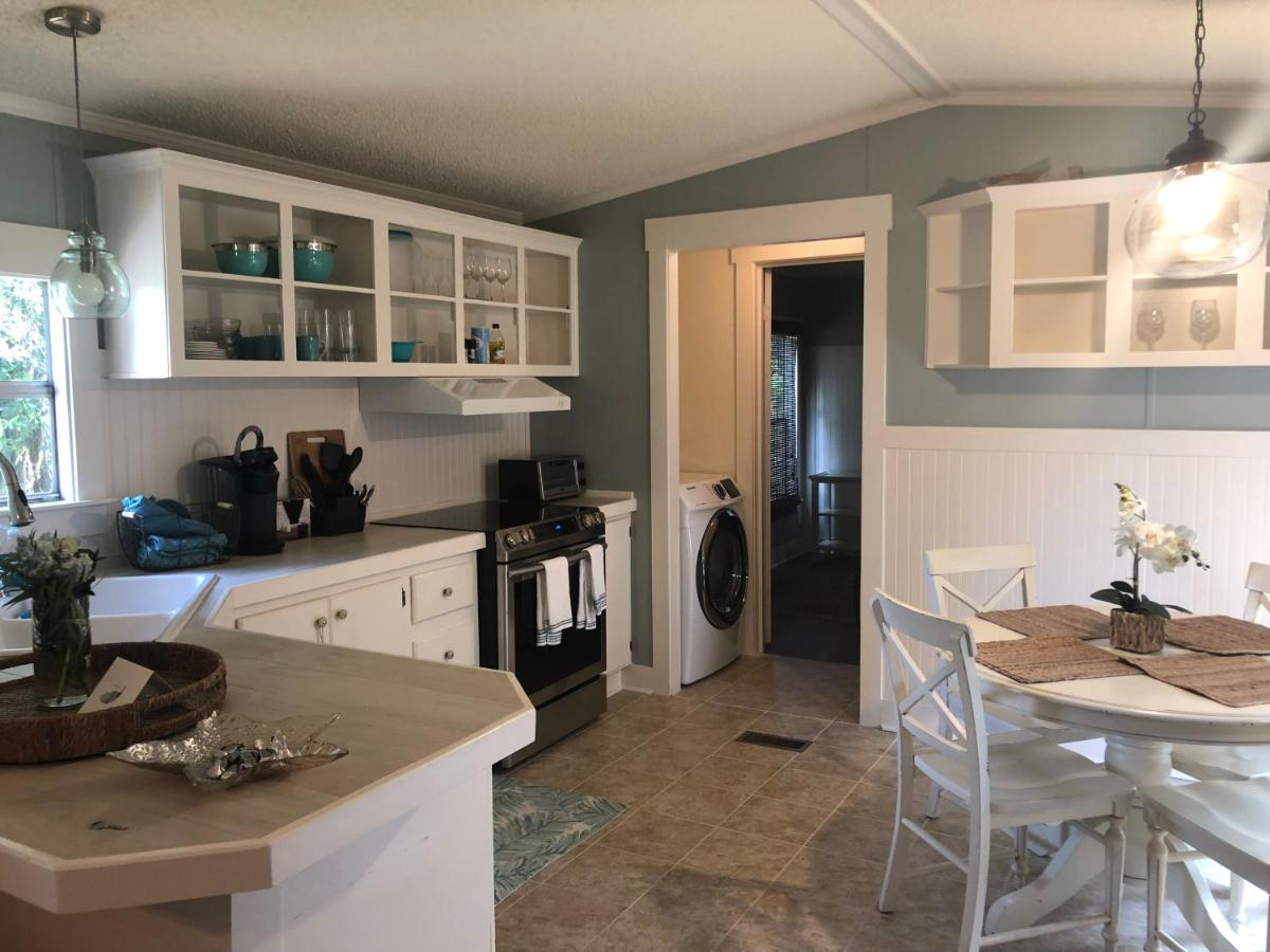 Beaufort SC New Renovation, Close to Parris Island, Historic Downtown, Beautiful Beaches, Sleeps 7 - Housity