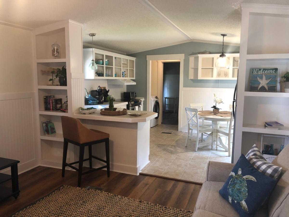 Beaufort SC New Renovation, Close to Parris Island, Historic Downtown, Beautiful Beaches, Sleeps 7 - Housity