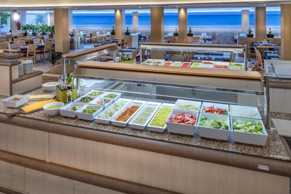Comida en o cerca de este hotel