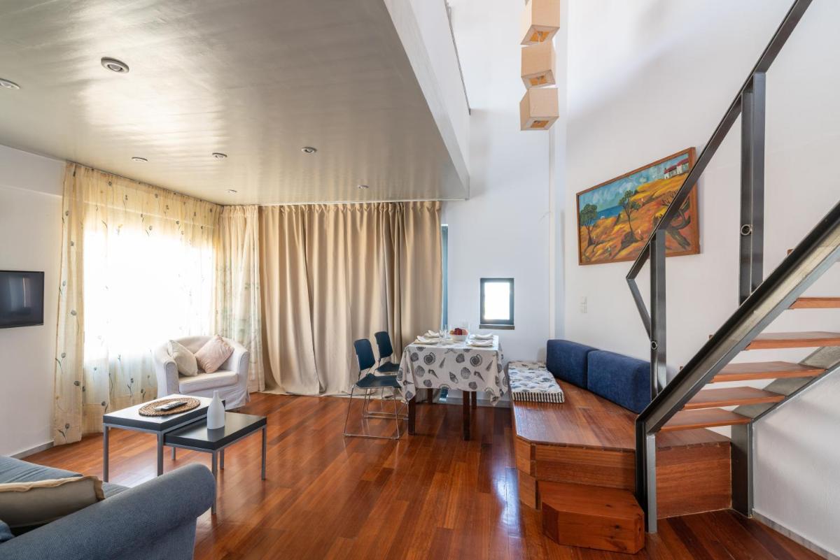 Red Beachfront Apartment - Housity