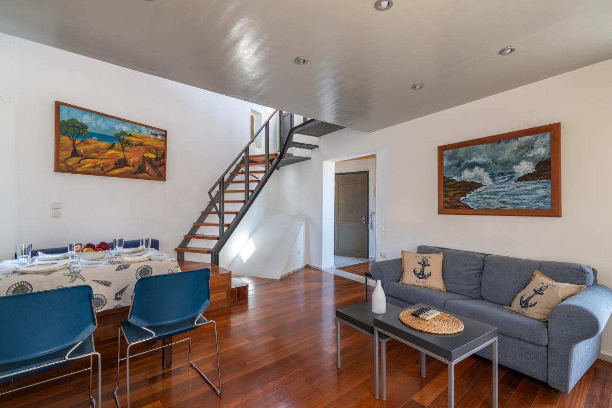 Red Beachfront Apartment - Housity