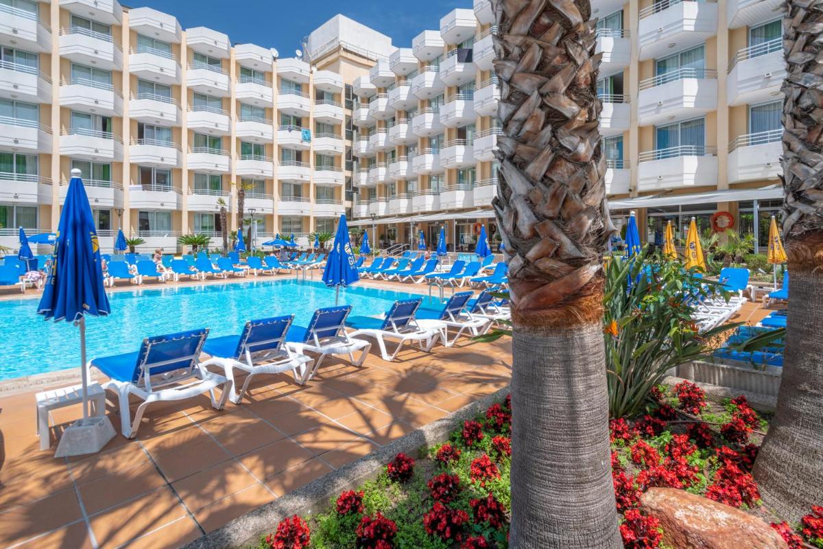Piscina en o cerca de GHT Oasis Tossa & Spa