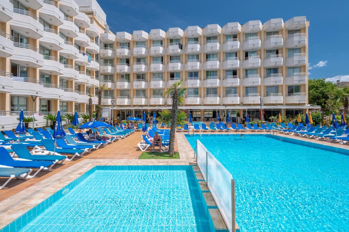 Piscina en o cerca de GHT Oasis Tossa & Spa