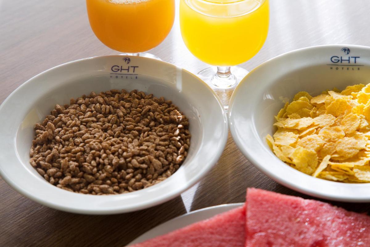 Comida en o cerca de este hotel