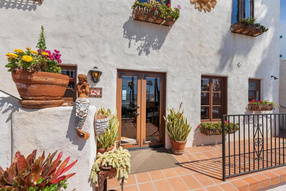 Oceanfront Hacienda - Housity