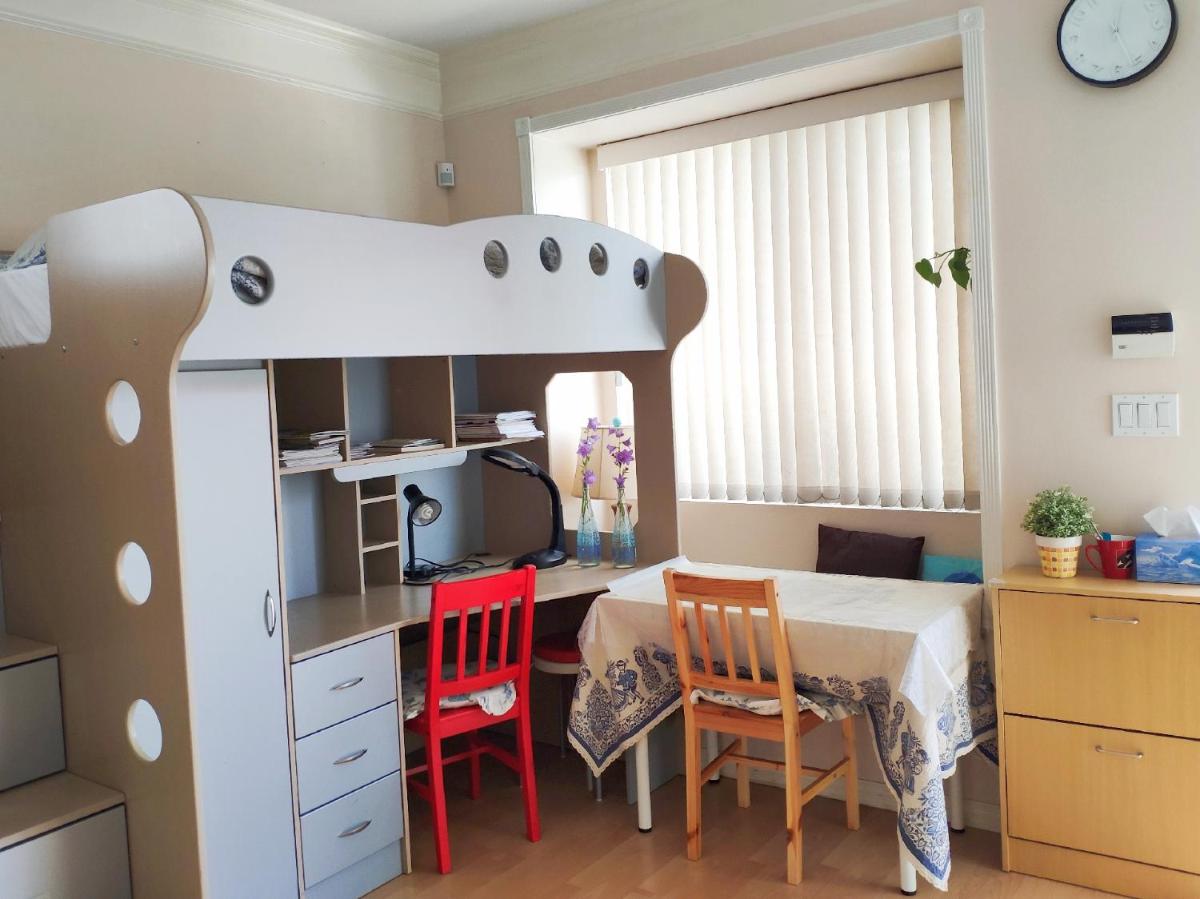 Helen's House / Close to Skytrain and Airport - Housity